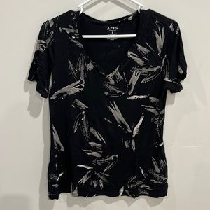 Apt 9 - Dress tshirt leaves